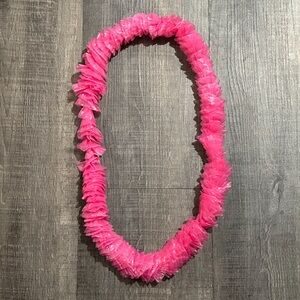 💞 Vibrant Pink Plastic Lei Necklace
